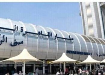 سعفان” .. وصول 7 رحلات طيران تقل 1075 عاملا مصريا من العالقين بالكويت ..اليوم