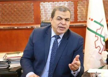 اسعفان يتابع حالة العامل المصري الذي تعرض للطعن بالكويت