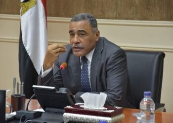 محافظ مطروح يتدخل فى شأن الإسراع من انتهاء بطاقات التموين لمحدود الدخل