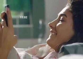 اشتاق إلي حديثك حتي وانت تحادثني