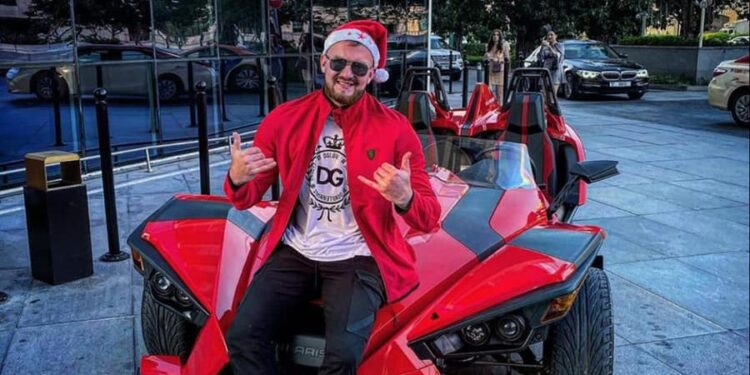 بغدات جوربانوف: اعمل بجانب عملي كي دي جي في تدريبات اللياقة البدنية واجد رابط كبير بينهم