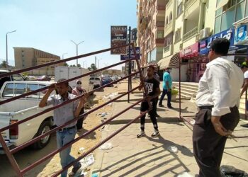 بالسويس : ازالة ٣٨ حالة تعدى واشغال بحى فيصل