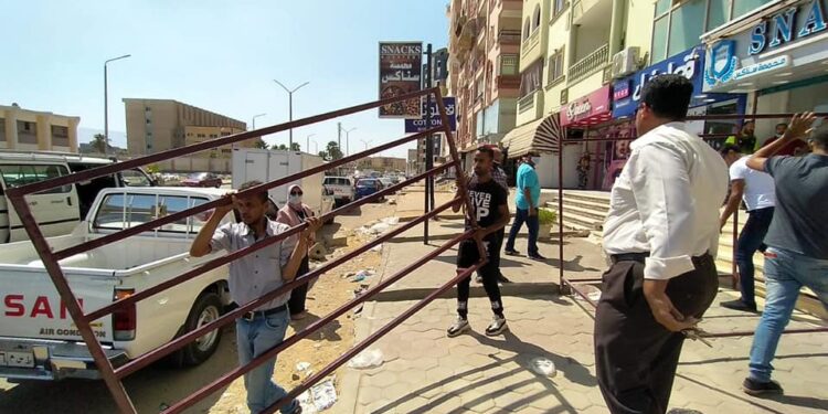 بالسويس : ازالة ٣٨ حالة تعدى واشغال بحى فيصل