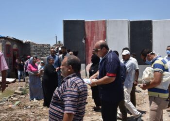 حملة لازالة العشوائيات بمحيط منفذ النصر الجمركي استعدادا لمرور سيارات الشاحنات