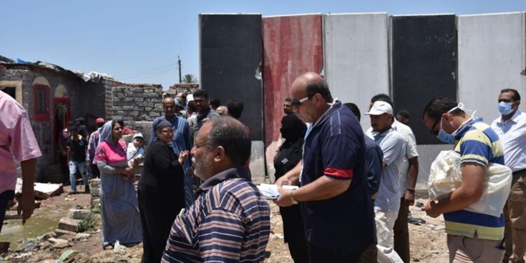 حملة لازالة العشوائيات بمحيط منفذ النصر الجمركي استعدادا لمرور سيارات الشاحنات