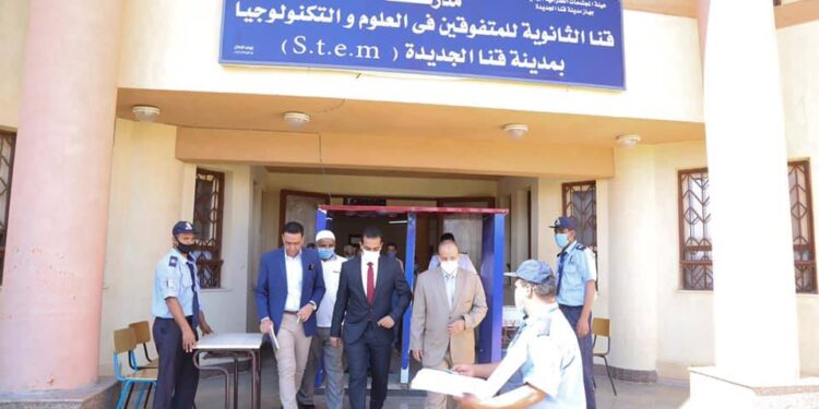 جولة تفقدية لحازم عمر للجان الثانوية العامة بقنا الجديدة