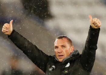 ليستر يفوز على شيفيلد بهدفين وأستون يتعادل مع إيفرتون