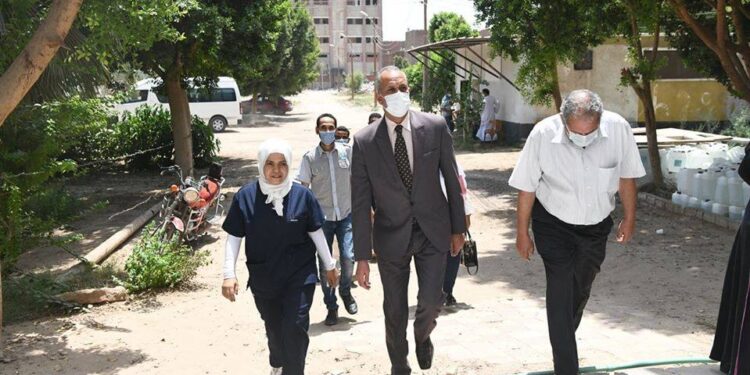 خروج وتعافي 246 حالة مصابة بفيروس كورونا المستجد من مستشفى فرشوط المركزي