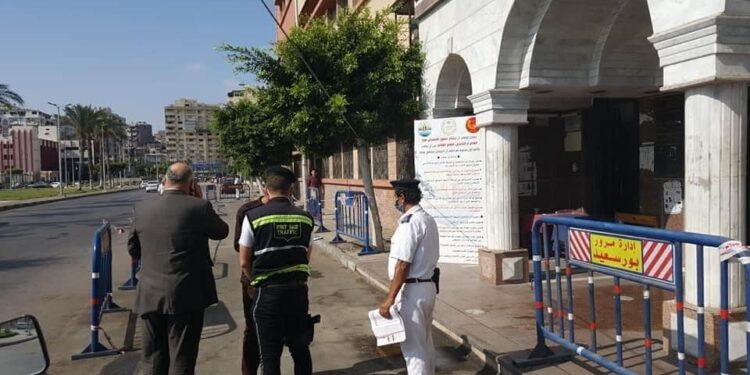 حملات رفع الإشغالات المقامة بنهر الطريق بحى العرب والألتزام بالمعايير الوقائية والأحترازية