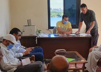 ” الطيب ” يستقبل بعض المخالفين بمكتبه برى المحموديه