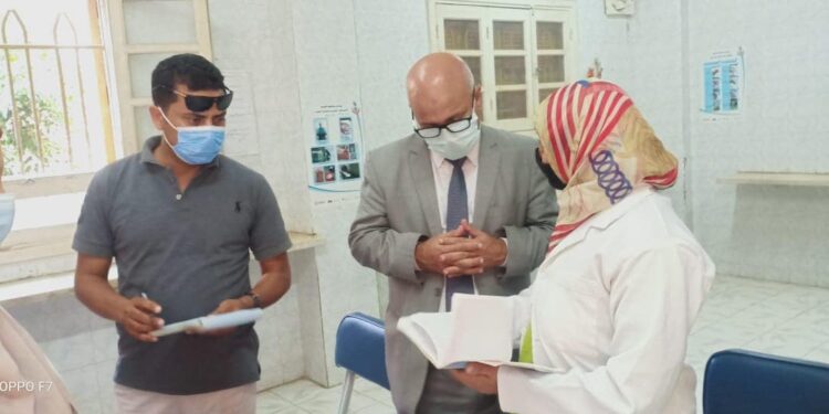 وكيل وزارة الصحة بالغربية يحيل29 طبيبا وصيدليا وإداريا بالوحدات الصحيه ، للتحقيق بسبب تركهم للعمل