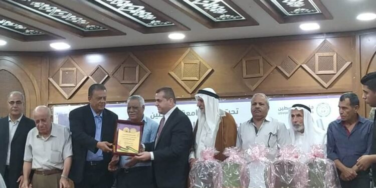 تكريم المتفوقين من عائلة أبو شرخ بجامعة فلسطين