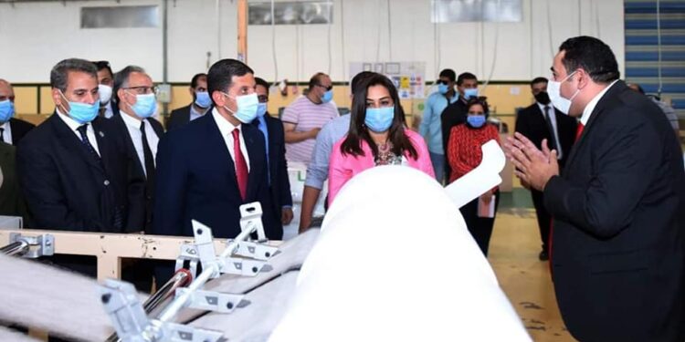 عبد الوهاب و محافظ دمياط تعزيز الفرص الاستثمارية المتاحة بالمحافظة ويتفقدا عددا من المشروعات