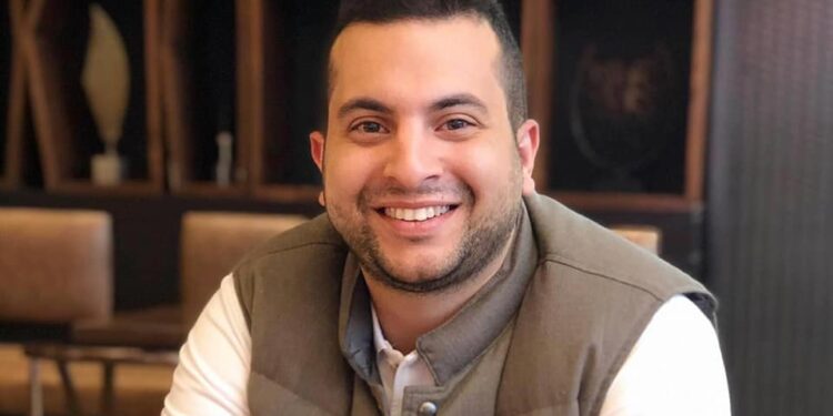 رجل أعمال مصري يطالب وليد المعتدى عليه فى الكويت بعدم التنازل عن حقه