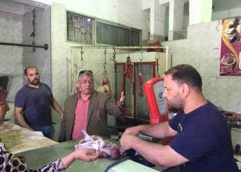 وكيل وزارة التموين بمطروح يتفقد بنفسة حركة البيع والشراء حتى الساعات الأولى من فجر عيد الأضحى المبارك