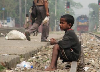 اطفال بلا مأوى وكيفيه التعامل معهم من خلال المؤسسات الأهلية الاجتماعية بالمستندات