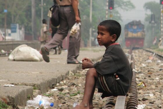 اطفال بلا مأوى وكيفيه التعامل معهم من خلال المؤسسات الأهلية الاجتماعية بالمستندات