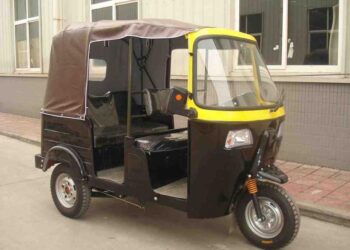 ضبط مرتكبى واقعة سرقة مركبة “توك توك” كرهاً عن قائدها