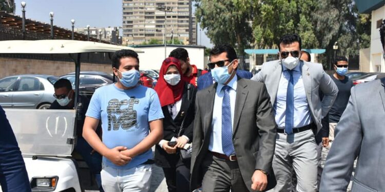 “صبحى” يتسلم الدراجات المدعومة ضمن مبادرة دراجتك صحتك