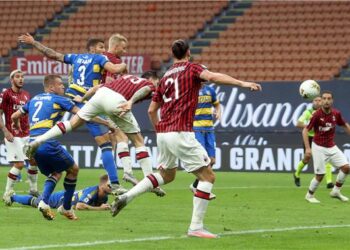 ميلان يفوز على بارما بثلاثة أهداف مقابل هدف