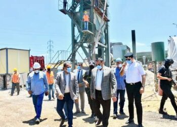 محافظ البحيرة يتابع التشغيل التجريبي للخلاطة الأسفلتية الأوتوماتيكية لخلط الأسفلت “محلية الصنع” بتكلفة ٧.٥ مليون جنية 