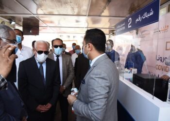 محافظ بورسعيد يفتتح احدث وحدة لتحاليل فيرس كورونا من داخل السيارات