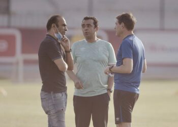 اجتماع فني بين فايلر وعبدالحفيظ على هامش تدريب اليوم