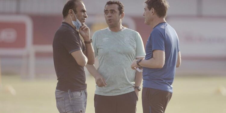 اجتماع فني بين فايلر وعبدالحفيظ على هامش تدريب اليوم