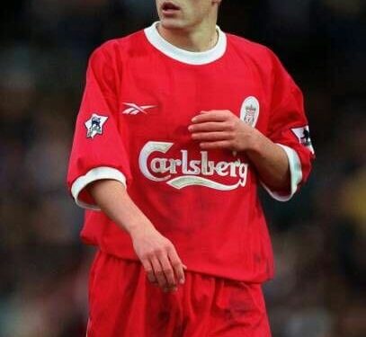 لاعبون لعبوا لمانشستر يونايتد وليڤربول