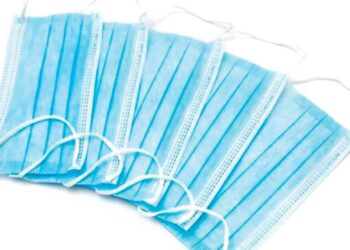 بالصور ..ضبط مصنع غير مرخص لإنتاج الكمامات الطبية بالسويس