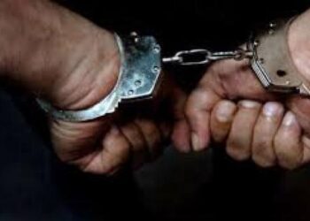 ضبط أحد الأشخاص لحيازته أسلحة نارية وذخائر بدون ترخيص وكميات من مخدرى الحشيش والبانجو بقصد الإتجار