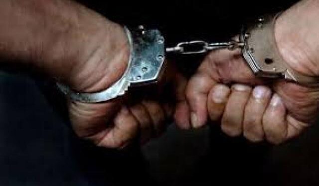 ضبط أحد الأشخاص لحيازته أسلحة نارية وذخائر بدون ترخيص وكميات من مخدرى الحشيش والبانجو بقصد الإتجار
