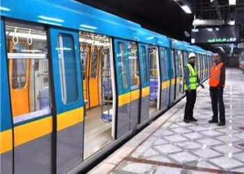 تواصل حملات إزالة الإشغالات والتعديات وضبط الباعة الجائلين بمحطات مترو الأنفاق