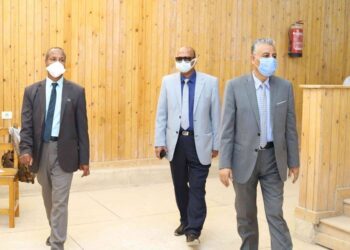 جولة تفقدية لرئيس جامعة جنوب الوادي لامتحانات كلية التجارة والتربية