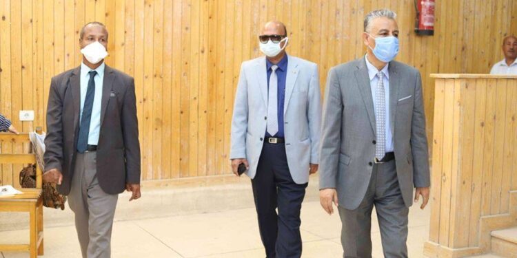 جولة تفقدية لرئيس جامعة جنوب الوادي لامتحانات كلية التجارة والتربية