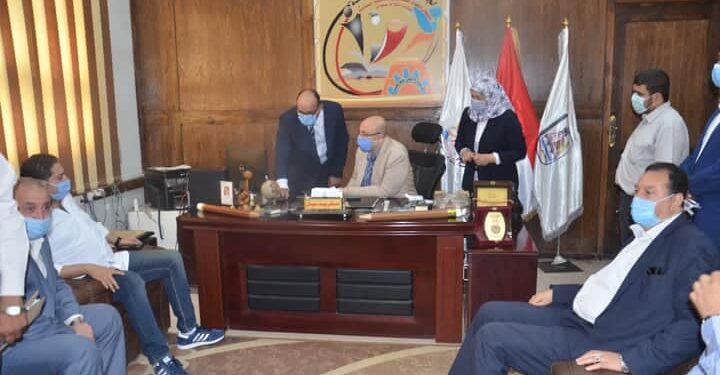 بالصور ..محافظ بني سويف يتفقد كنترول التعليم الصناعى