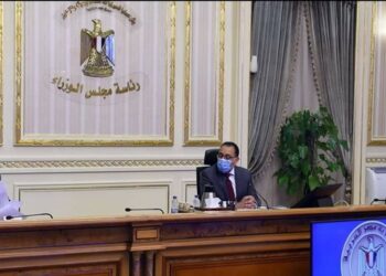 رئيس الوزراء يجتمع ببعض الوزراء لمناقشة تطوير الدواء بمصر