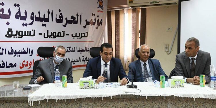 حازم عمر يشارك في مؤتمر حول الحرف اليدوية والتراثية