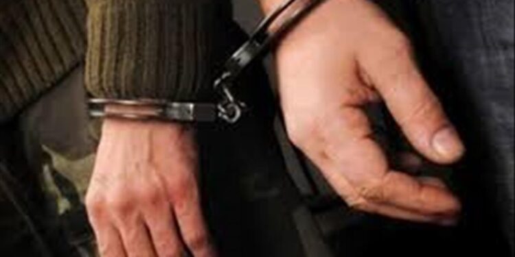 ضبط شخصين بالشرقية لقيامهما باللهو داخل عربة أحد القطارات وتفريغ طفايتى حريق