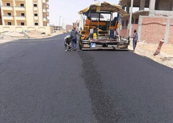 الجزار: جارٍ تنفيذ أعمال الطرق بعددٍ من مناطق الإسكان الاجتماعي بمدينة العاشر من رمضان