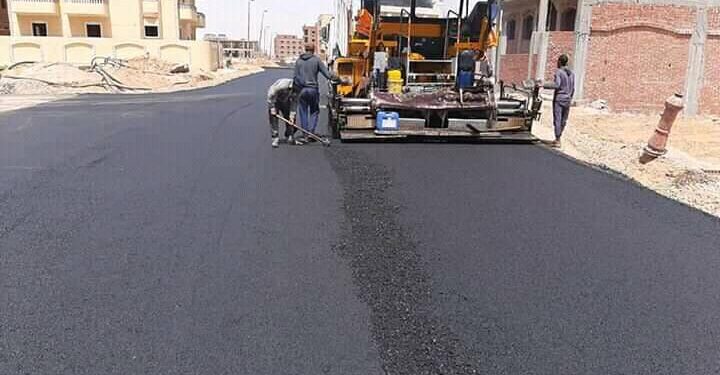 الجزار: جارٍ تنفيذ أعمال الطرق بعددٍ من مناطق الإسكان الاجتماعي بمدينة العاشر من رمضان
