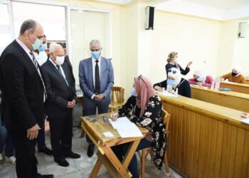 الغضبان يتفقد امتحانات الفرقة الرابعة بكلية التربية النوعية