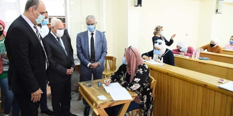 الغضبان يتفقد امتحانات الفرقة الرابعة بكلية التربية النوعية