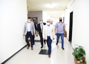 محافظ بورسعيد يتابع سير العمل بالمبني الاداري للمنطقة الصناعية