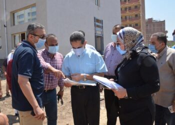 محافظ الغربيه يأمر بسرعة رصف شوارع المحله 