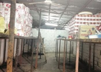 ضبط مخزن مواد غذائية بدون ترخيص بدائرة قسم شرطة الظاهر
