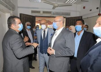 محافظ بني سويف يتابع منظومة العمل بالمركز الإقليمي للدم