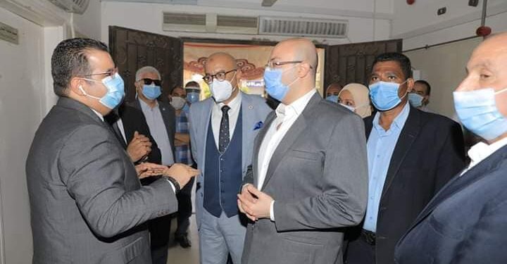 محافظ بني سويف يتابع منظومة العمل بالمركز الإقليمي للدم