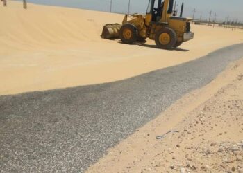 ازالة الرمال من الصحراوى الغربى لتسيير حركة المرور للسيارات بواسطة قروى طوخ الخيل