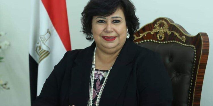 وزيرة الثقافة توافق علي ٣٠ عرض مسرحي في ٨٤ ليلة خلال الصيف